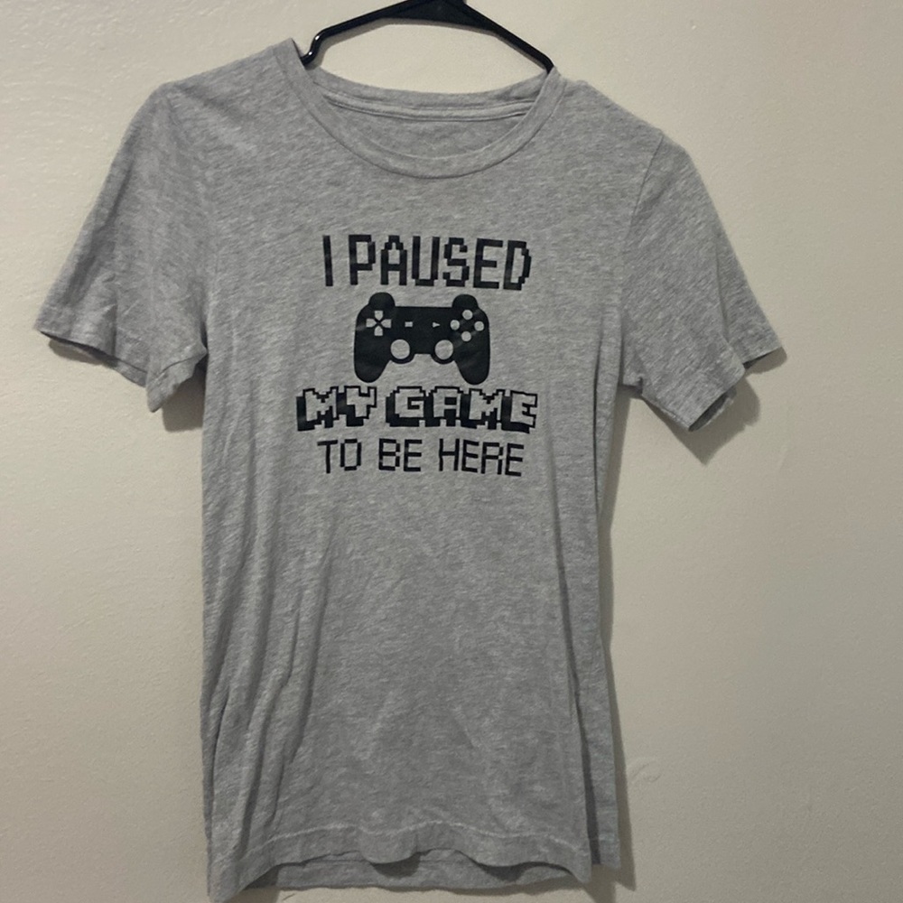 No brand listed. Short sleeve boys grey t-shirt, medium to large size.